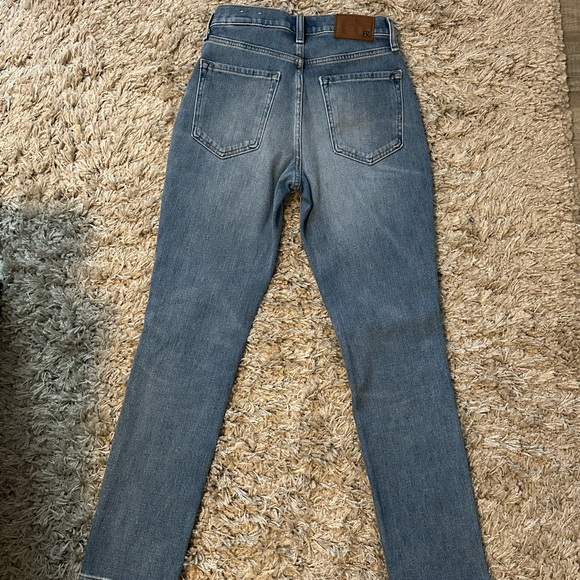 Banana Republic Women’s light blue denim jeans - Picture 2 of 3